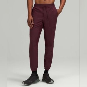 Lululemon License to Train Jogger Cassis Size Medium